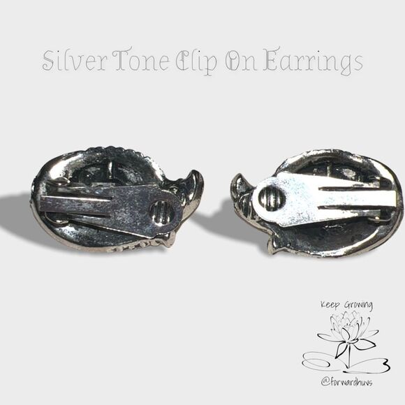 Unmarked Vintage Silver Tone Clip on Earrings - Picture 4 of 8